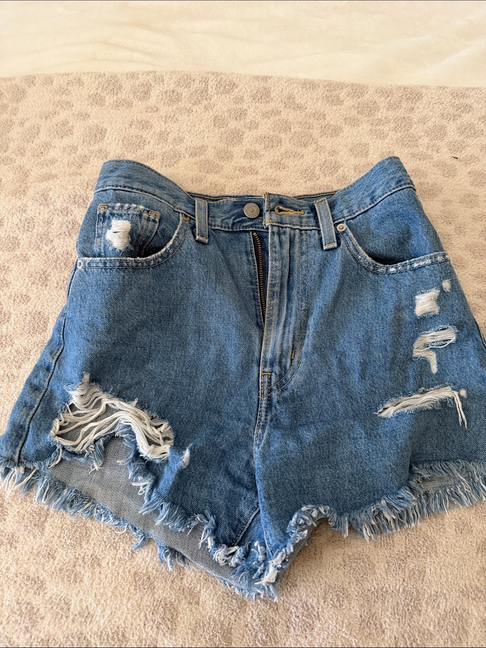 Levi’s high waisted mom shorts size 24